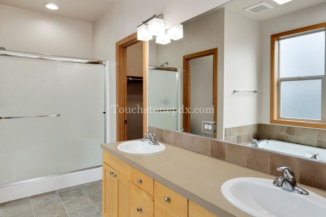 Building Photo - Radiant 3-bedroom Home in Downtown Canby