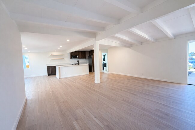 Building Photo - 4601 Almayo Ave