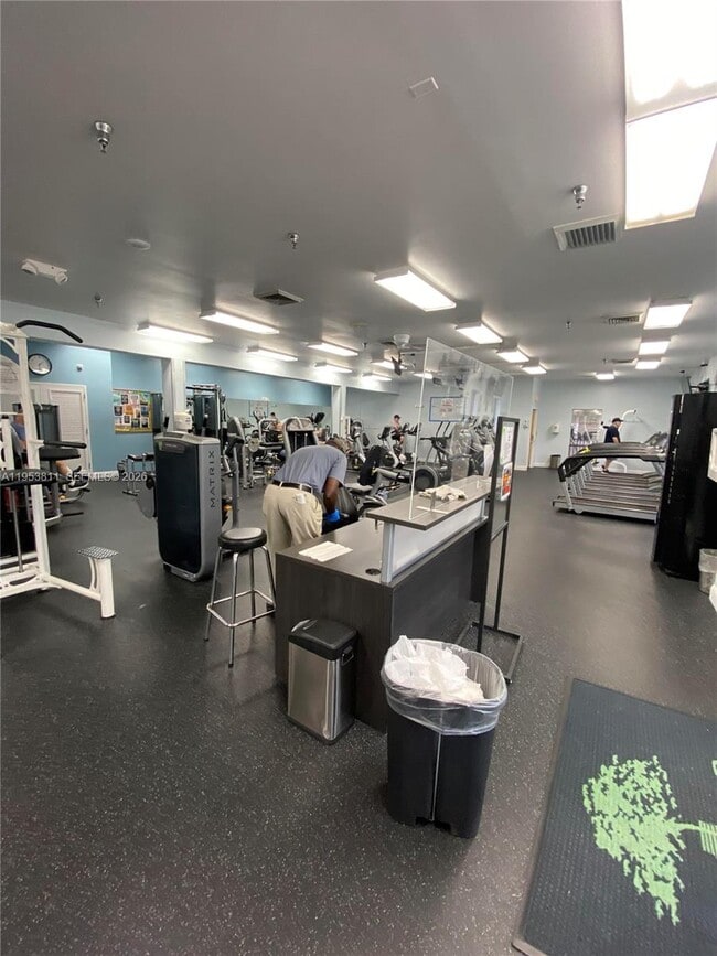 Building Photo - 1903 Bermuda Cir