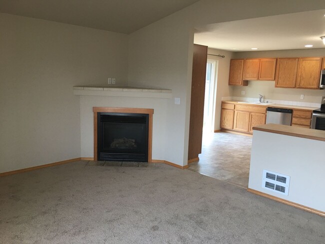 Building Photo - 2 bed, 2 bath duplex Buckley Wa.