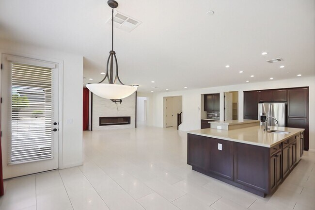 Building Photo - Stunning 5 Bed, 4 Full Baths And 2 Half Ba...