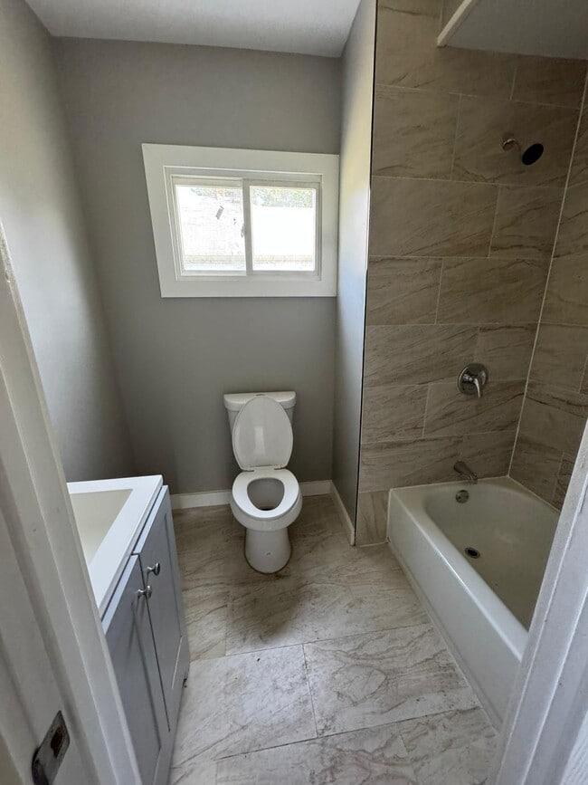 Building Photo - 302 Cannon St