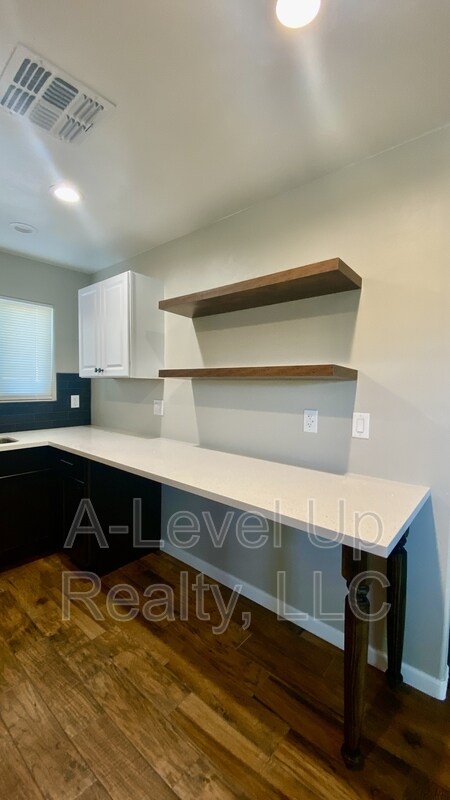 Building Photo - 2341 S 3rd Ave