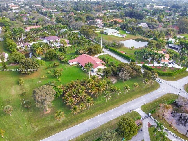 Building Photo - 5425 SW 190th Ave