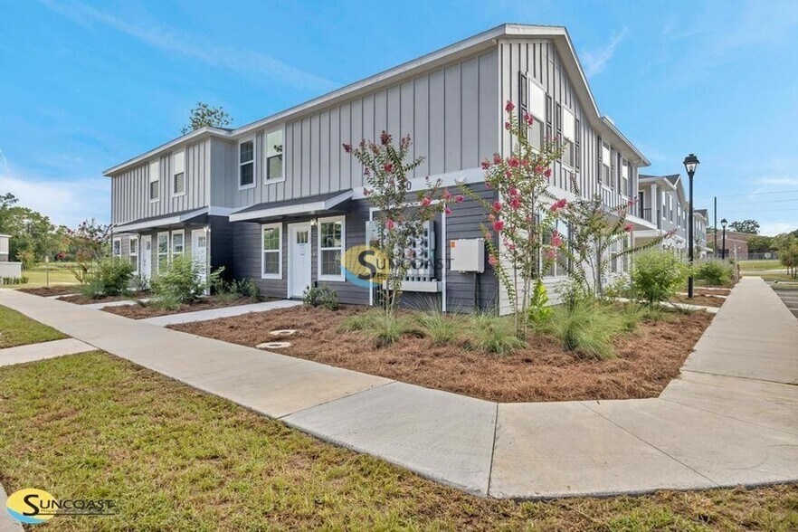 Building Photo - 3821 SW 43rd Ct