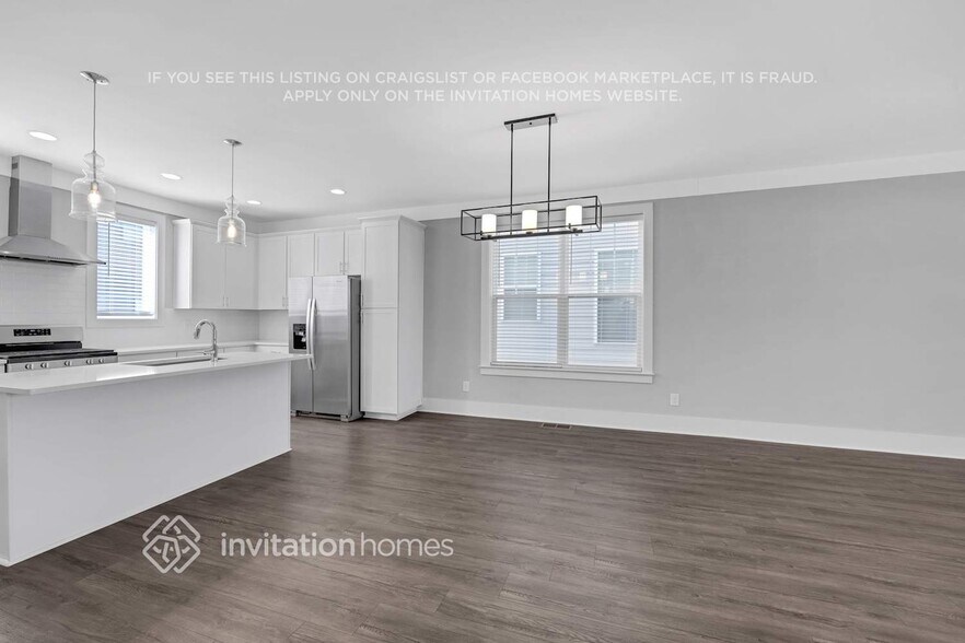 Building Photo - 647 Vernon Ave