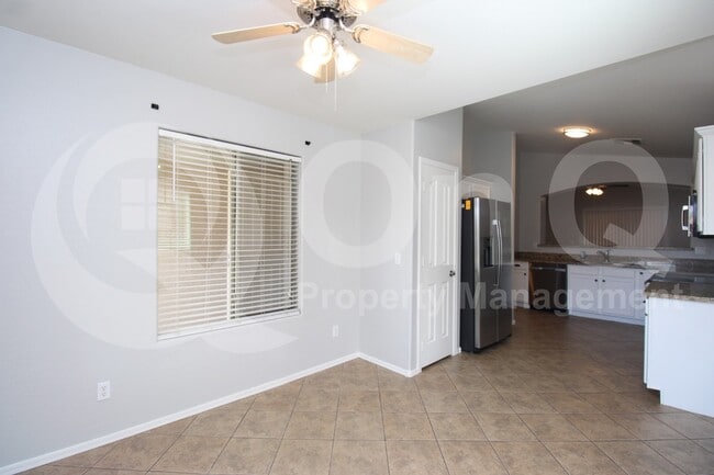Building Photo - 45588 W Tulip Ln