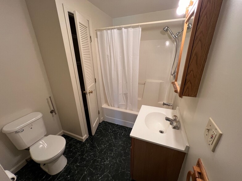 Building Photo - 115 Main St