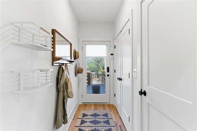 Building Photo - 1030 Kirkwood Ave SE