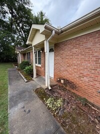 Building Photo - 1100 Chandler Dr