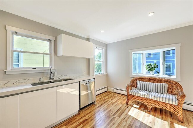 Building Photo - 13 Rhode Island Ave