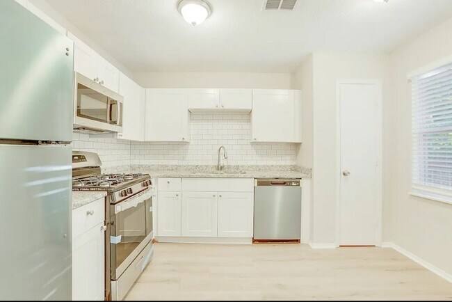 Building Photo - 4857 Aldersbrook Dr
