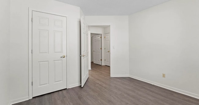 Building Photo - BEAUTIFUL 3 bedroom home available in June!