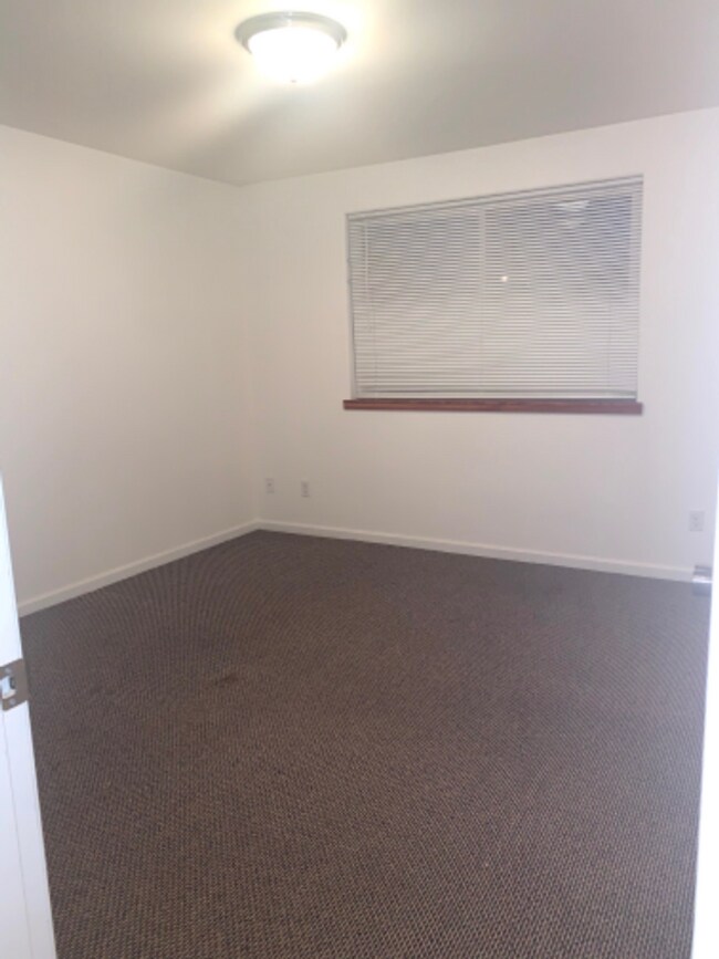 Building Photo - 2112/2114 Hamilton Duplex