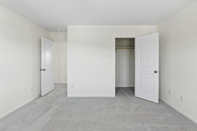 Building Photo - 331 Bugbee