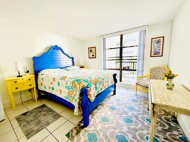 Building Photo - 1800 Collins Ave