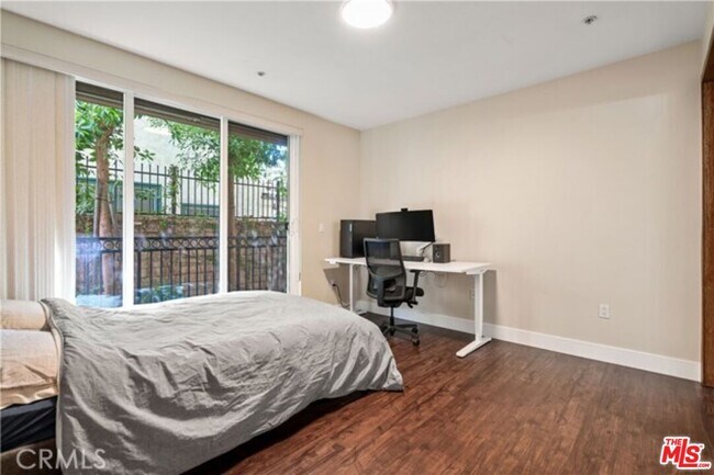 Building Photo - 1401 S St Andrews Pl