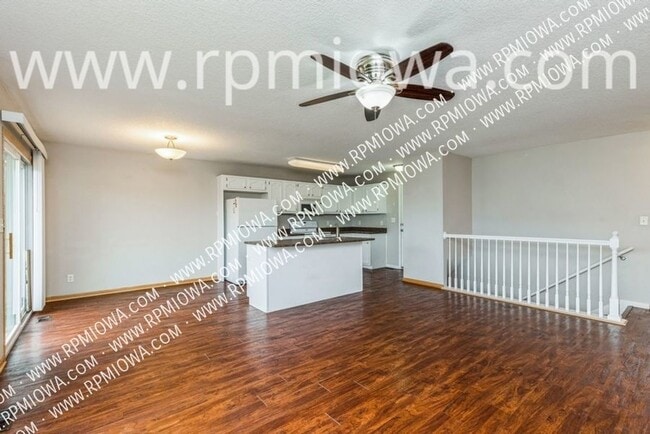 Building Photo - 908 SW 47th Cir