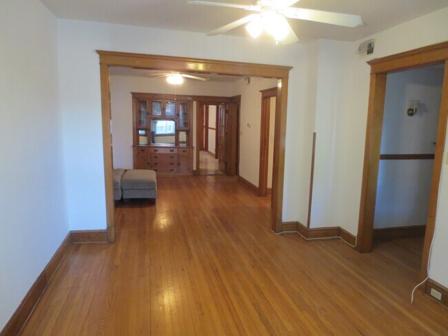 Building Photo - 1414 W Henderson St