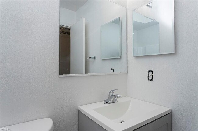 Building Photo - 5684 Campus Dr