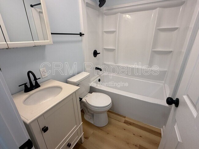 Building Photo - 808 Maumee Dr