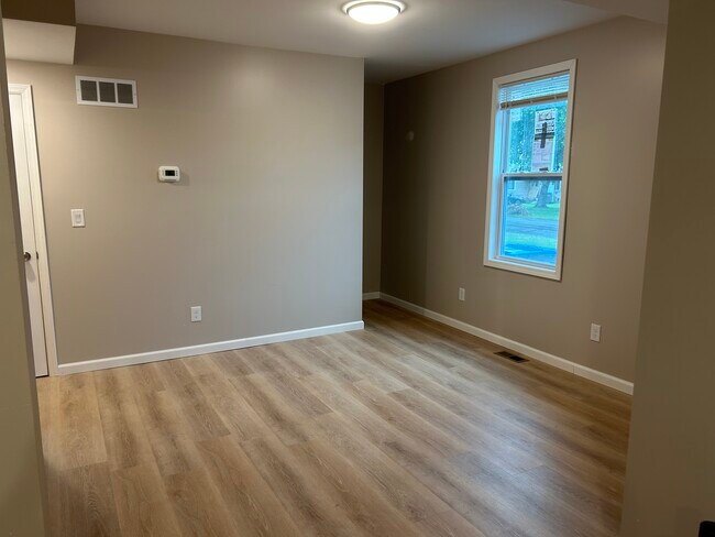 Building Photo - 346 E Dibble St