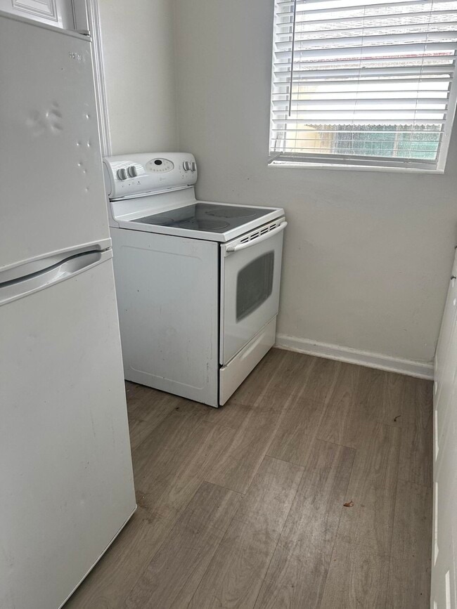 Building Photo - 178 E 27th St