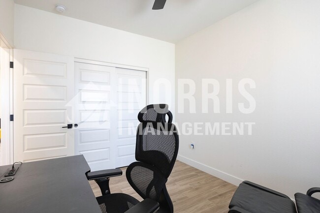 Building Photo - Beautiful Upgraded Home with Furnishings i...