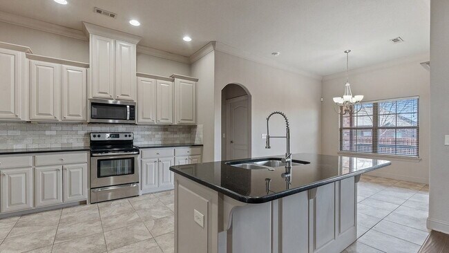 Building Photo - Sign a lease before March 31st and get 50% off one month’s rent, redeemable from the 2nd–12th month.