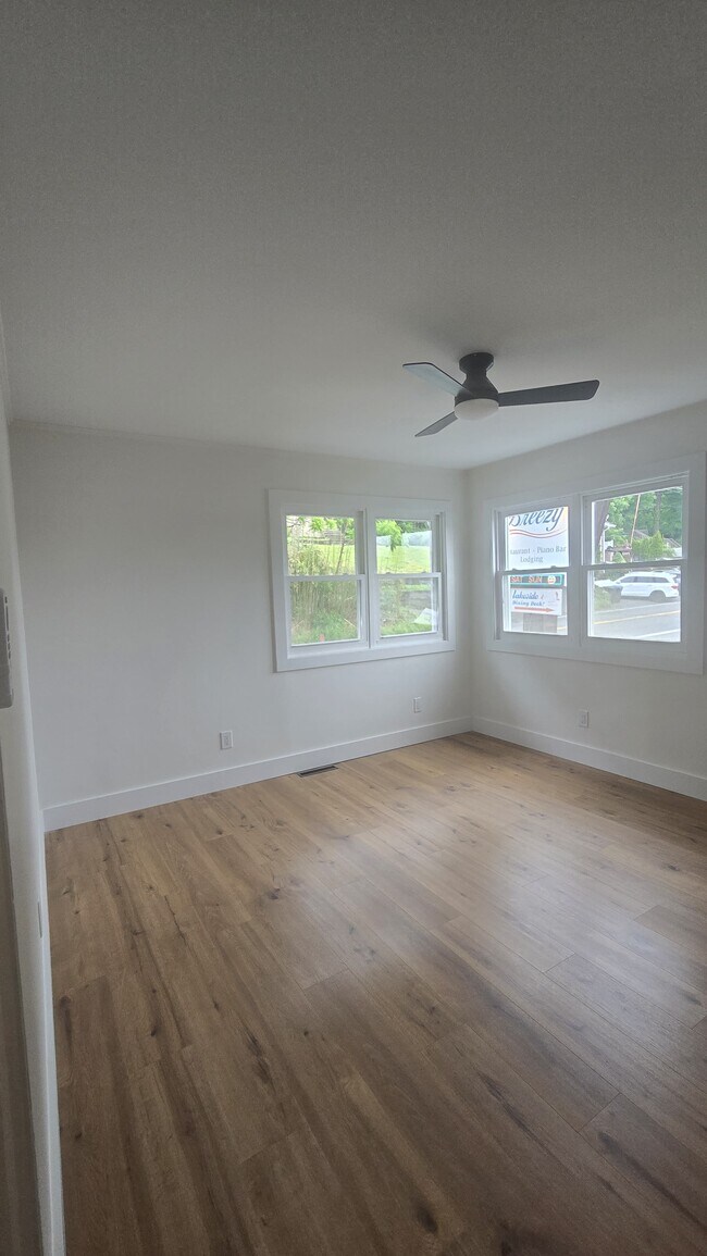 Building Photo - Greenwood Lake Owenrs LLC
