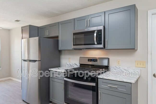Building Photo - 440 Apple Dr