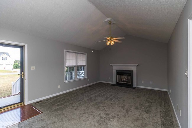 Building Photo - 104 Ellington Way
