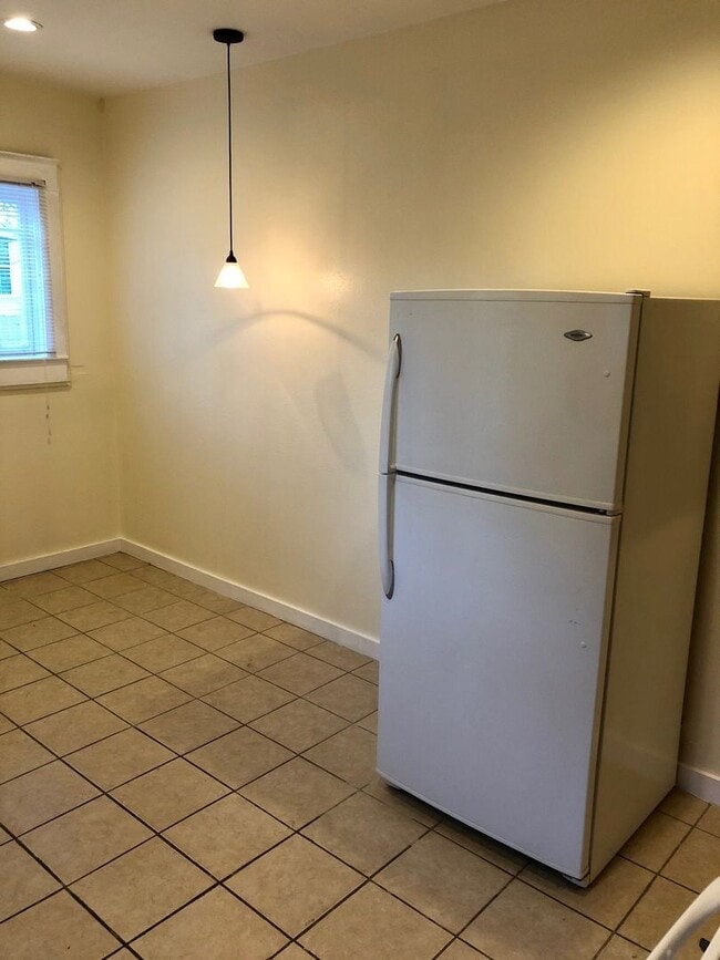 Building Photo - 2BD/1BA in the heart of Uptown