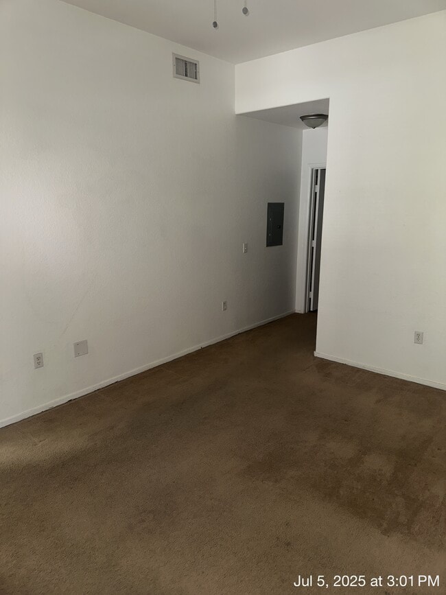 Building Photo - 10245 S Maryland Pkwy