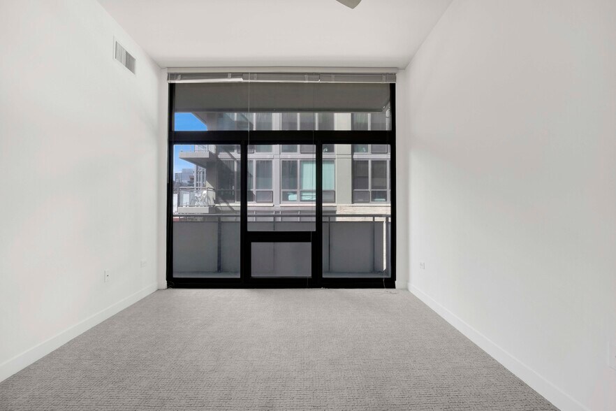 Building Photo - 660 W Wayman St