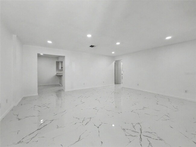 Building Photo - 2101 Hibiscus Rd