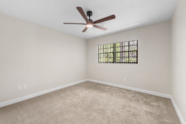 Building Photo - Spacious Pool Home in Desirable NW Gainesville