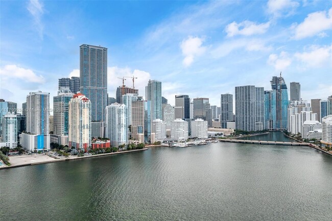 Building Photo - 1155 Brickell Bay Dr