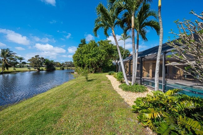 Building Photo - 3250 Lakeview Blvd