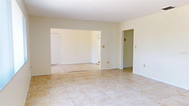 Building Photo - 1213 Glen Oaks Dr E