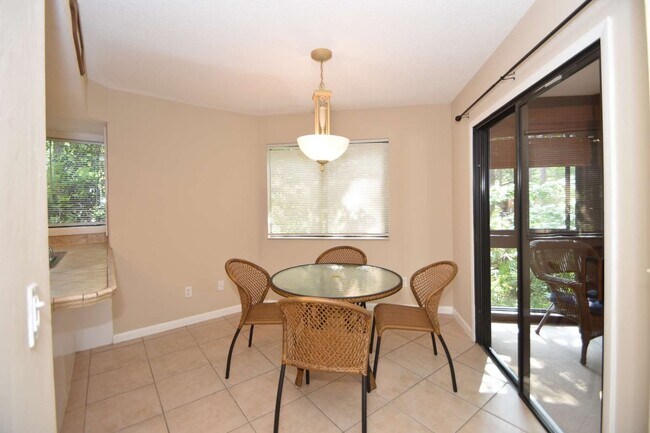 Building Photo - 6 Broadmore Cir