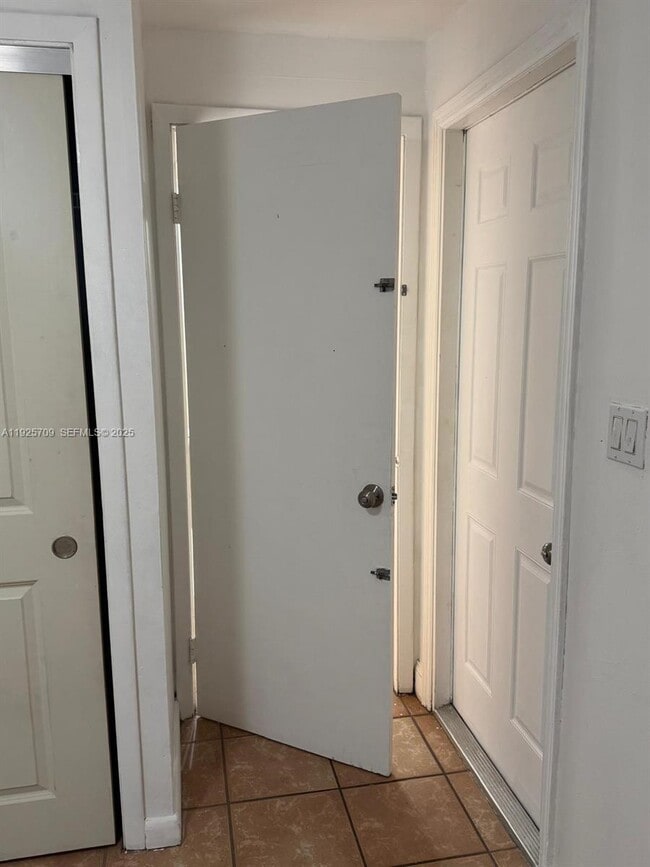 Building Photo - 4610 SW 116th Ave