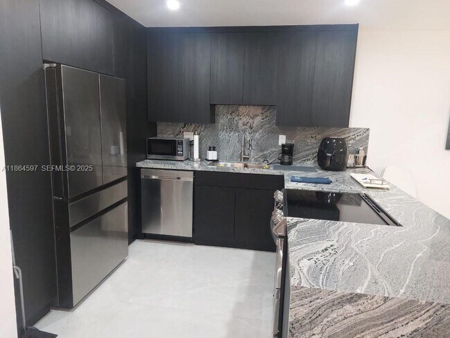 Building Photo - 3180 S Ocean Dr