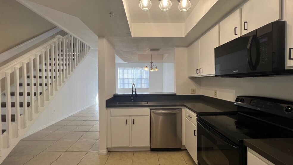 Building Photo - 735 SW 148th Ave