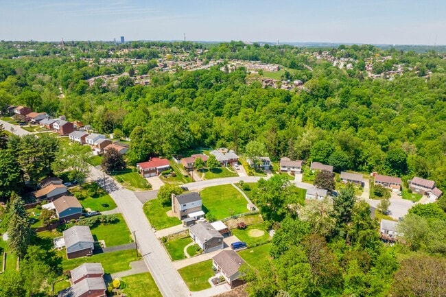 Building Photo - AVAILABLE JULY 1ST! Don't miss this STUNNING & UPDATED 3 bedroom in Baldwin!