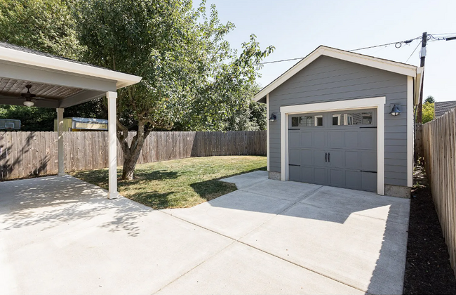 Fenced in backyard - 5324 N Bowdoin St