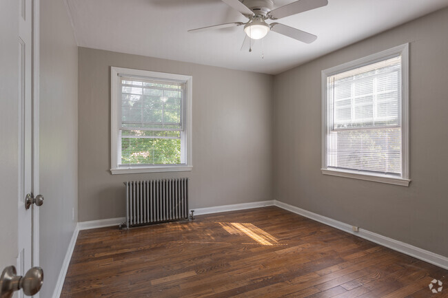 2BD, 1BA - 700SF - Kenwood Crossing