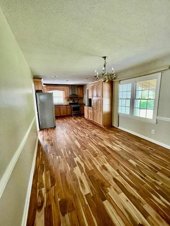 Building Photo - Welcome to view, a charming 4-bedroom, 2-bathroom home located in the heart of Charlotte, NC.