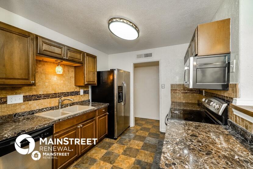 Building Photo - 2850 Canary Ln