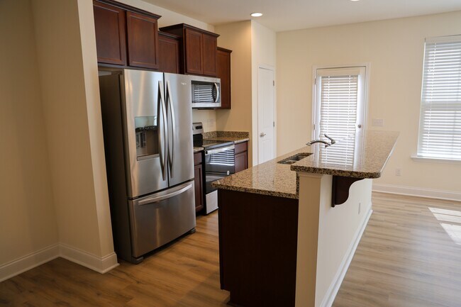 Building Photo - 3938 Weavers Pond Dr